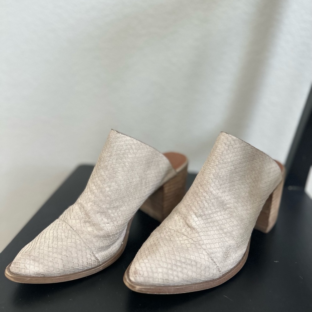 Report Footwear's Toni Mule Heeled Bootie
